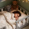 Lit bébé "Treviolo" au style maison, avec barrière de Voir les images du produit 5