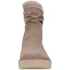 A front view of a brown suede boot with a fur lining and a thick sole. Produktbild-Vorschau