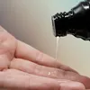 pjur CULT Dressing Aid - Latex Anziehhilfe für ein Produktbild-Vorschau 3