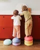 Two children are standing on colorful stepping stones in a kitchen, reaching towards the sink. Anteprima dell’immagine prodotto