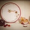 A festive Christmas-themed plate with gingerbread cookie decorations, a rocking horse, and some berries. Náhled obrázku produktu