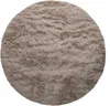A round, fluffy rug with a shaggy texture. Anteprima dell’immagine prodotto