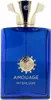 A close-up, front-facing studio shot of a blue glass perfume bottle with a gold cap and a gold emblem on the front. Voir les images du produit