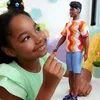 MATTEL Barbie Ken en T-shirt HRH23 - Poupée pour enfants Voir les images du produit 14