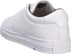A white leather sneaker shown from the side and back. Voir les images du produit