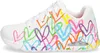 A white sneaker with a colorful heart print. Voir les images du produit