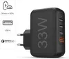 A black 33W USB charger with multiple ports and Qualcomm Quick Charge 3.0 technology. Anteprima dell’immagine prodotto