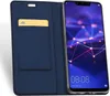 A blue flip case for a smartphone is shown open, with a golden card slot visible on the left and the smartphone screen displaying a colorful abstract background on the right. Produktbild-Vorschau