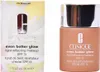 A product shot of Clinique Even Better Glow Light Reflecting Makeup SPF 15, with its packaging on the left and the bottle on the right. Voir les images du produit