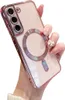 A hand holding a pink phone case with a magnetic ring. Náhled obrázku produktu