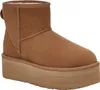 A single brown UGG boot with a platform sole is shown against a white background. Produktbild-Vorschau