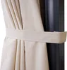 Close-up of a cream-colored curtain tied to a dark gray pole with a fabric strap. Anteprima dell’immagine prodotto