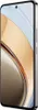 A close-up side view of a silver smartphone. Voir les images du produit