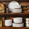 Das Geschirr-Set ist platzsparend im Küchenschrank verstaut. Voir les images du produit