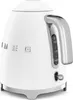A close-up studio shot of a white Smeg electric kettle. Produktbild-Vorschau