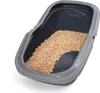 A dark gray open litter box filled with light brown wood pellet litter. Produktbild-Vorschau