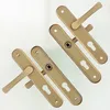 Four door handles with backplates are arranged diagonally on a white background. Produktbild-Vorschau