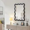 Lustro ścienne 'Koster' rama falista 90 x 60 cm czarne Podgląd zdjęcia produktu 1