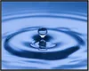 Wallario Wandbild Wassertropfen im blauen Wasser, Größe: Produktbild-Vorschau 1