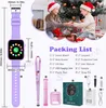 Two children are opening presents near a Christmas tree, with a smartwatch and its accessories displayed next to a packing list. Produktbild-Vorschau