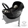 A black baby car seat with a mannequin baby inside, shown on a white background with a base unit underneath. Produktbild-Vorschau