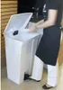 Rubbermaid Tretmülleimer Classic 87 L Weiß Produktbild-Vorschau 3
