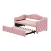 A pink upholstered daybed with a pull-out trundle bed extended. Produktbild-Vorschau