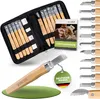 A set of wood carving tools laid out with a case and instruction booklet. Produktbild-Vorschau