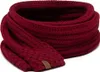 A close-up shot of a burgundy knitted scarf. Voir les images du produit