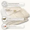 A folded white duvet with informational text boxes and images of a sheep and cotton. Produktbild-Vorschau
