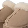 A close-up view of two beige Ugg slippers with cream-colored shearling lining. Produktbild-Vorschau