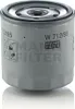 A close-up studio shot of a MANN FILTER oil filter. Podgląd zdjęcia produktu