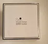 The image shows the back of a perfume box. Náhled obrázku produktu
