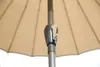 Close-up of the crank mechanism on a beige umbrella pole. Anteprima dell’immagine prodotto