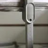 A close-up view of the height adjustment mechanism of a baby bed. Produktbild-Vorschau