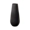 A black vase with a textured pattern. Náhled obrázku produktu
