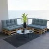 A balcony setting with a view of the ocean, featuring pallet furniture and a coffee table. Anteprima dell’immagine prodotto