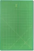 A green cutting mat with a grid pattern and diagonal lines. Produktbild-Vorschau