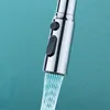 A close-up shot of a kitchen faucet spray head with water flowing out. Anteprima dell’immagine prodotto