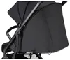 A close-up view of a black stroller canopy and frame. Voir les images du produit