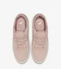 A top-down view of a pair of pink Nike Air Force 1 Sage Low sneakers against a white background. Produktbild-Vorschau