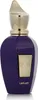 A studio shot of a perfume bottle. Anteprima dell’immagine prodotto