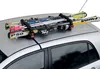 A ski rack with skis and poles mounted on the roof of a silver car. Produktbild-Vorschau