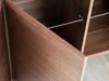 Príborník z orechového dreva so sklenenou doskou z imitácie Náhľad obrázku produktu 5