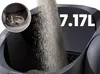 A close-up view of an automatic cat litter box with litter being poured into it. A small inset image shows a cat inside a similar litter box. Anteprima dell’immagine prodotto