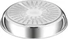 The bottom of a stainless steel pan is shown. Voir les images du produit