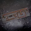 A set of bathroom accessories laid out on a dark, textured surface. Anteprima dell’immagine prodotto