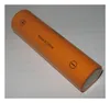 A single orange battery is shown on a light gray and white surface. Anteprima dell’immagine prodotto