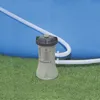 A pool filter pump is connected to a blue inflatable pool, sitting on green grass. Anteprima dell’immagine prodotto