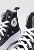 A close-up view of a pair of black Converse Run Star Hike high-top sneakers with a platform sole. Náhled obrázku produktu